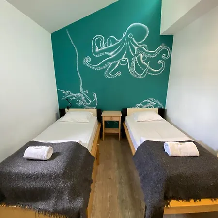 Amazigh Ensuite & Dorms With Shared Kitchen *