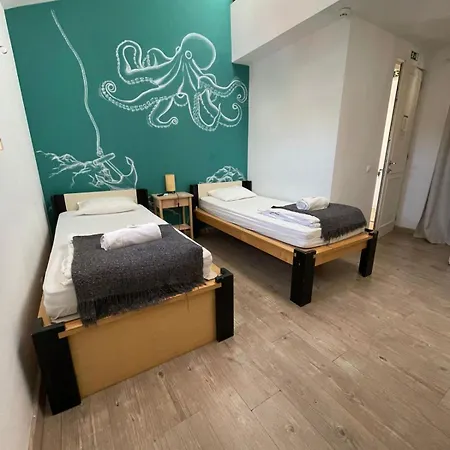 Amazigh Ensuite & Dorms With Shared Kitchen Ostello